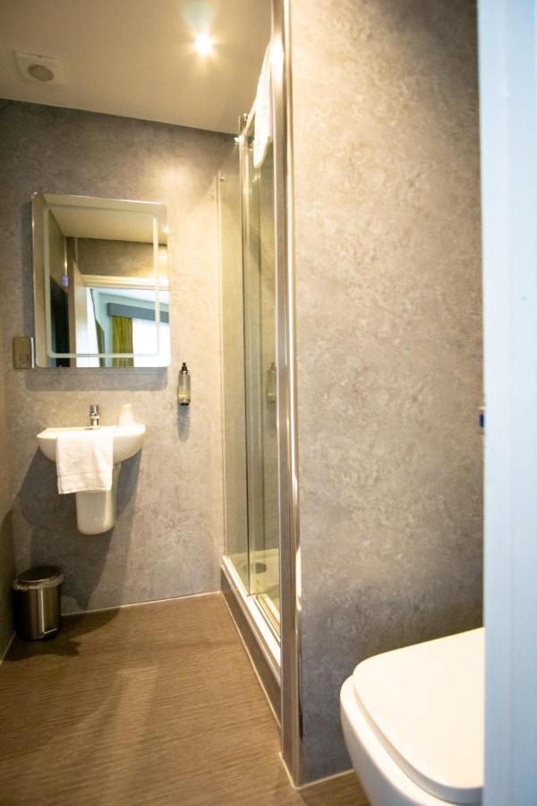 The County Hotel Haverfordwest Luaran gambar